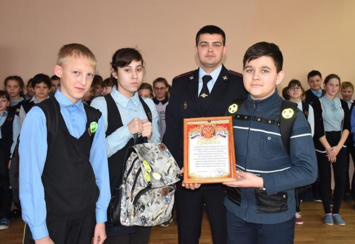 В Колпнянском районе полицейские провели акцию «Самая заметная школа»
