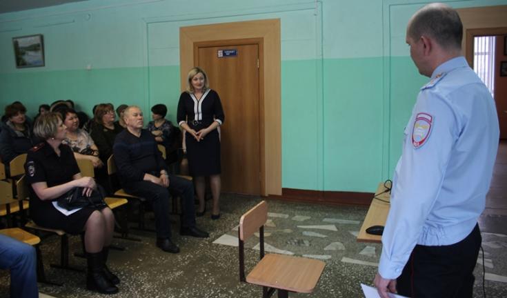 Начальник балахтинской Госавтоинспекции принял участие в расширенных родительских собраниях