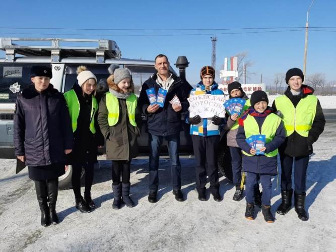 Сотрудники ГИБДД Долинского района провели акцию по соблюдению скоростного режима