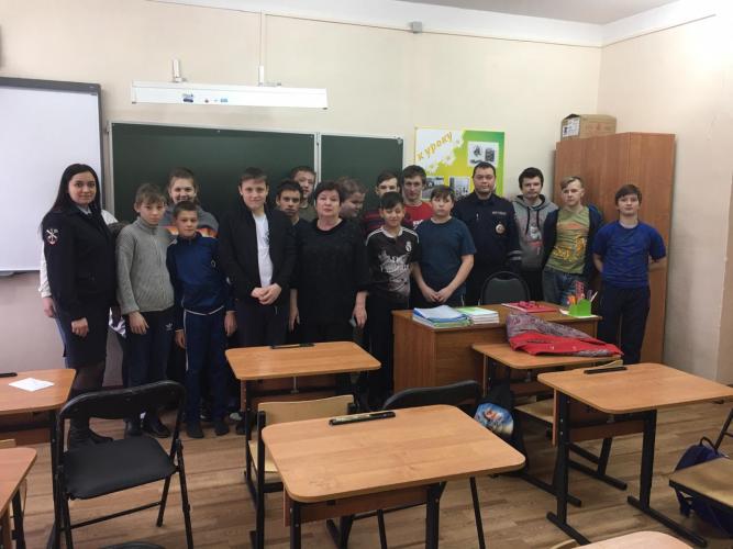 «Верный шаг к безопасности на дороге». Сотрудники ГИБДД Рыбновского района провели профилактическую беседу с воспитанниками Костинской школы-интерната