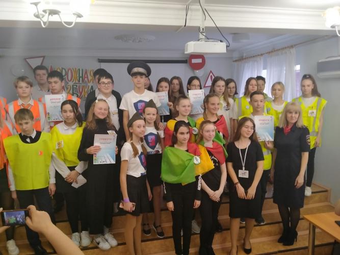 Команда  школы заняла 1 место на районном конкурсе по ПДД