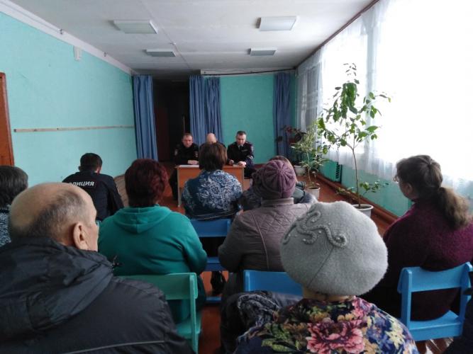 Полицейские провели профилактические беседы на сходе граждан
