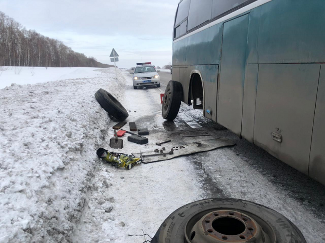 В Новокузнецком районе Кемеровской области сотрудники ГИБДД пришли на помощь туристам из Красноярска