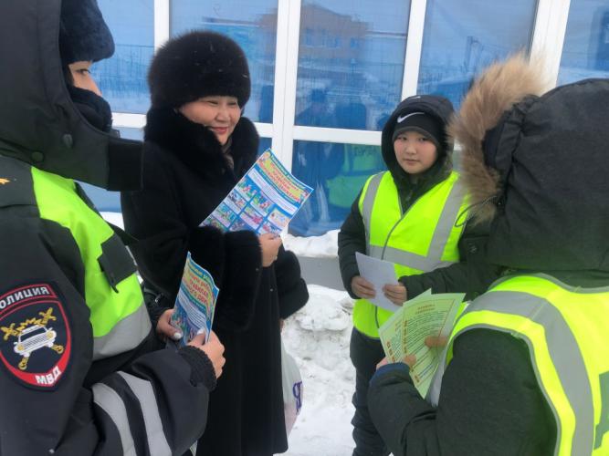 ЮИДовцы Хангаласского района организовали разъяснительные беседы с пешеходами