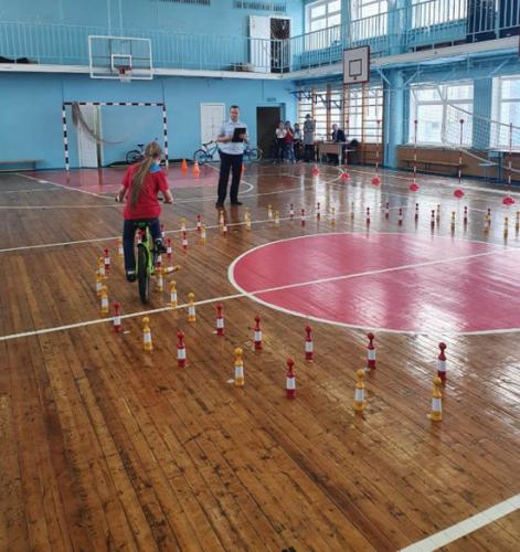 Знания ПДД и езда на велосипеде: в Ноябрьске прошел конкурс «Безопасное колесо»