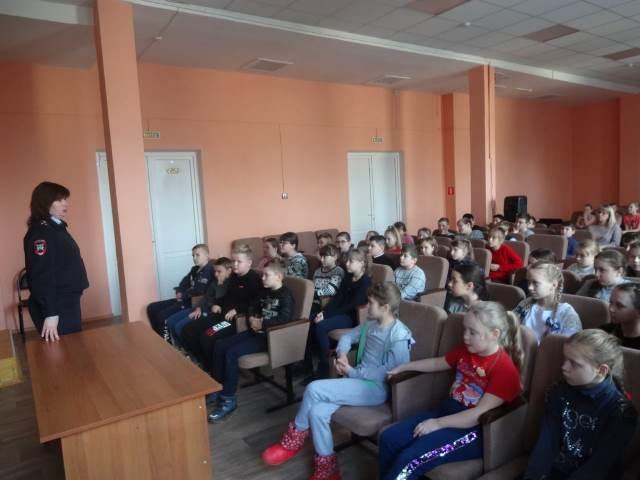 Сотрудники Госавтоинспекции Ярцевского района провели мероприятие «Дети, автомобиль, дорога»