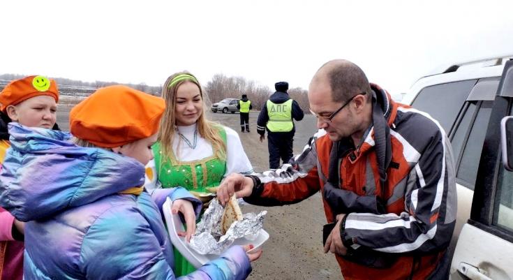 В Самарской области сотрудники ГИБДД приняли участие в «Масленичной» неделе