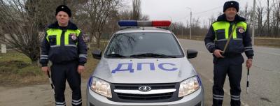 Дальнобойщик из Тольятти поблагодарил ставропольских автоинспекторов за оказанную помощь на дороге в непогоду