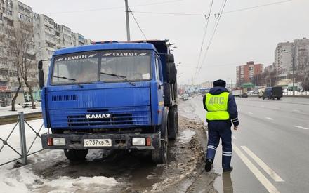 КАЗАНЕЦ, БРОСИВШИЙ ГРУЗОВИК НА АВТОБУСНОЙ ПОЛОСЕ, ПОНЕС НАКАЗАНИЕ
