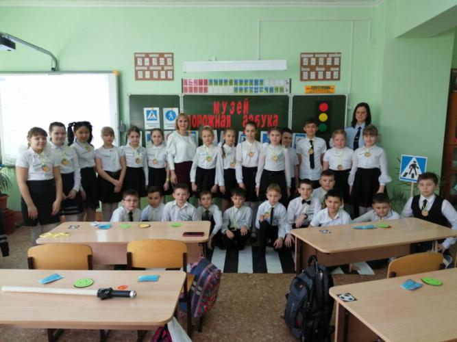 В Красном Куте педагоги и школьники обсудили тему дорожной безопасности