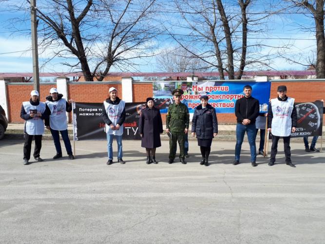 Сотрудники ингушской Госавтоинспекции вместе с общественником провели профилактическую акцию "Не пересекай черту, сохрани жизнь!"