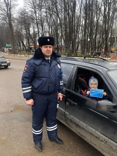 Автоинспекторы Рославльского района провели профилактическое мероприятие «Пристегни ребенка»