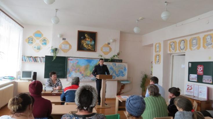 Представители полиции побывали на школьном родительском собрании