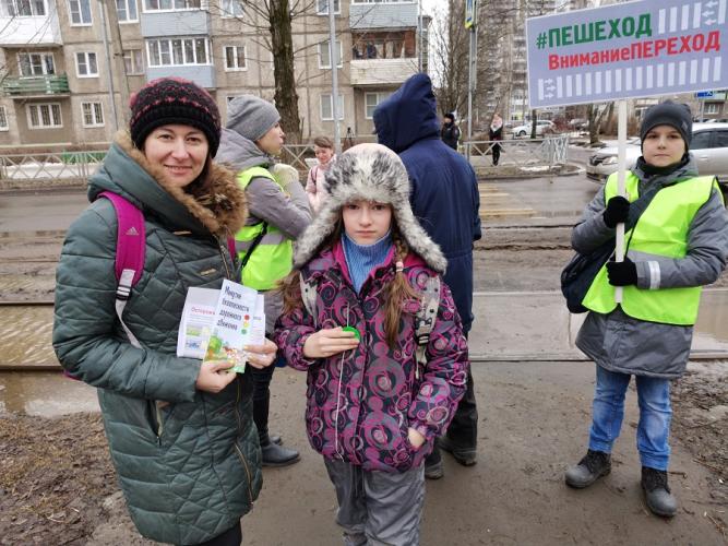 Сотрудники департамента образования Ярославской области и Госавтоинспекции снова вышли на пешеходные переходы