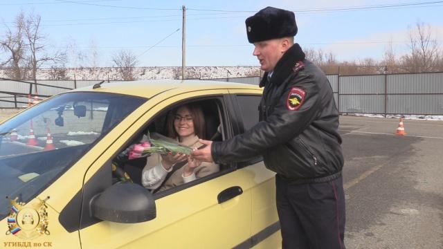 «Лайфхак от начальника ГИБДД» к 8 Марта представил начальник МРЭО города Изобильного Денис Шаманов