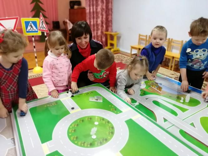 Все больше юных пешеходов в Новгородской области становятся заметными на дороге