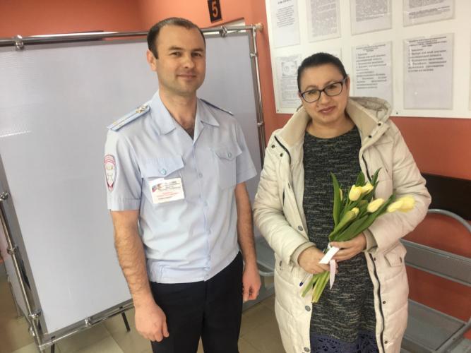 Чтобы привлечь внимание родителей к проблеме дорожно-транспортного травматизма, к необходимости соблюдения правил дорожной безопасности, воспитания у детей культуры поведения на дорогах и улицах города, а также, чтобы поздравить всех мам с международным Ж