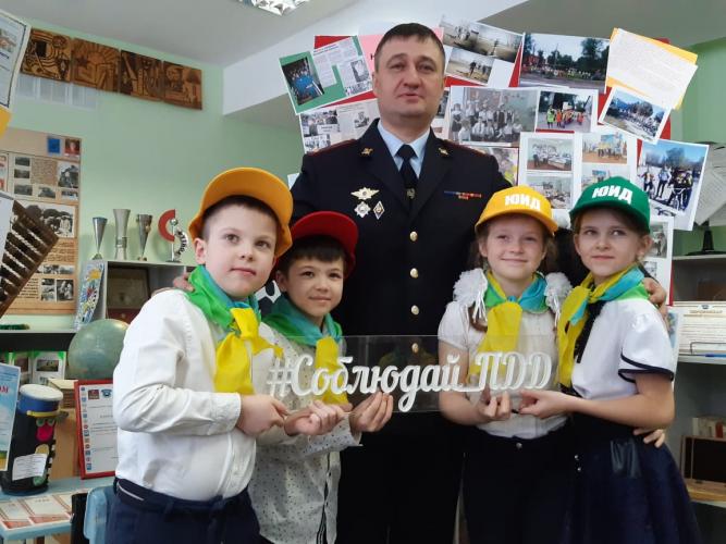 ЮИДовцы Ставропольского района организовали экспозицию, посвященную истории развития движения