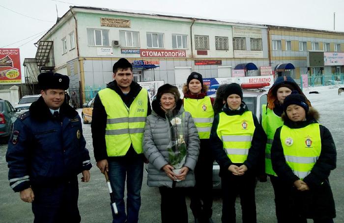 В Кабанском районе ЮИДовцы и дружинники поддержали праздничную акцию «Цветочный патруль»