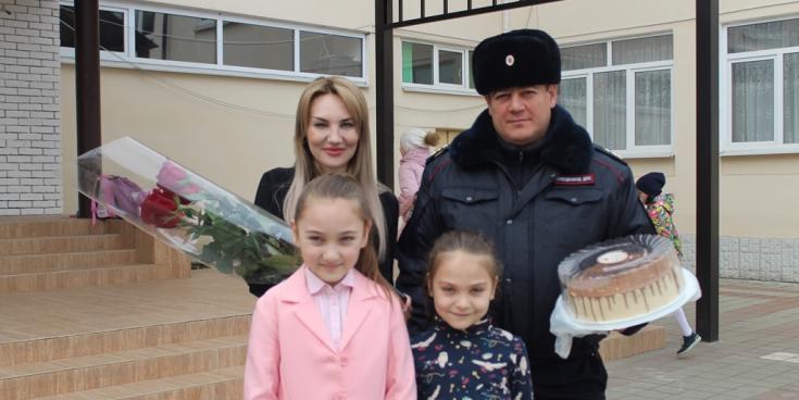 Матери и вдовы сотрудников, погибших при исполнении служебных обязанностей, получили памятные подарки и цветы от автоинспекторов Кабардино-Балкарии