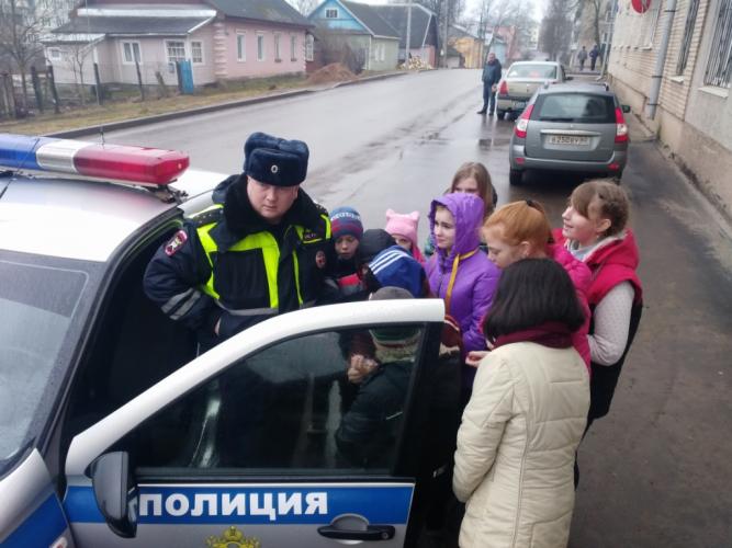 Школьники познакомились с работой дорожной полиции