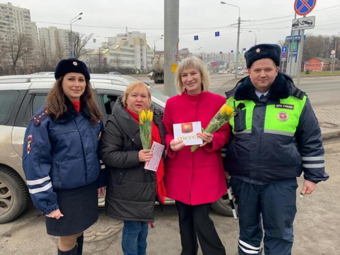 Госавтоинспекция Юго-Восточного округа Москвы поздравляет автоледи с наступающим праздником 8 марта