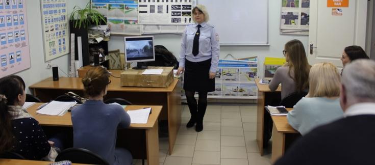 В Шарыпово в «единый День безопасности» начинающим водителям рассказали о последствиях ДТП