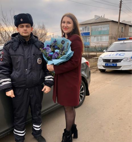 Сотрудники полиции провели с автолюбительницами профилактическую беседу