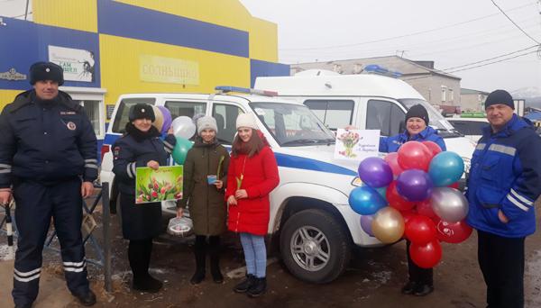 В Заиграевском районе автоинспекторы и медики напомнили женщинам о внимательности за рулем