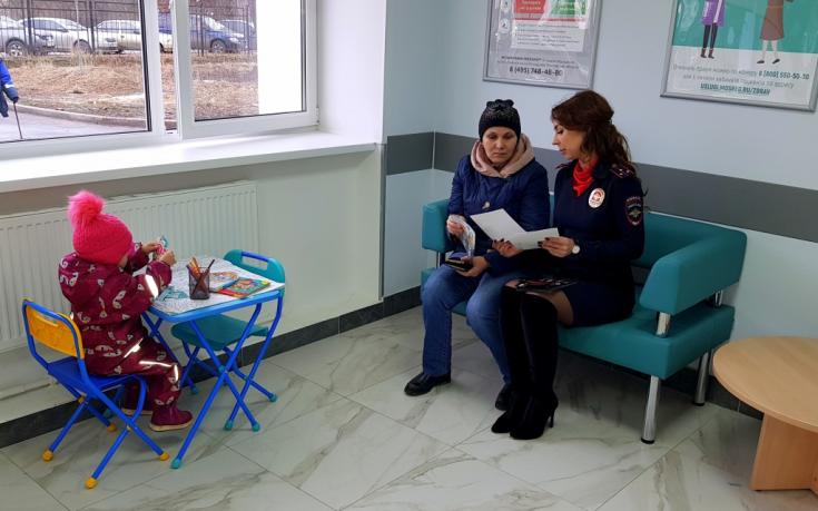 В Московской области автоинспекторы провели консультации по перевозкам детей в медицинских учреждениях