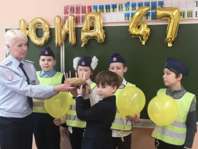 Сотрудники столичной Госавтоинспекции поздравили ЮИДовцев с 47-летием образования движения