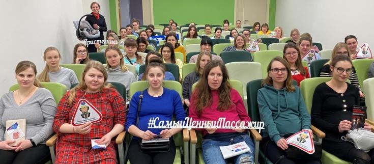В Московской области автоинспекторы провели консультации по перевозкам детей в медицинских учреждениях