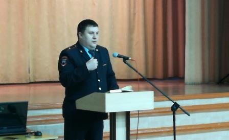 Начальник Госавтоинспекции Зеленогорска встретился с законными представителями школьников