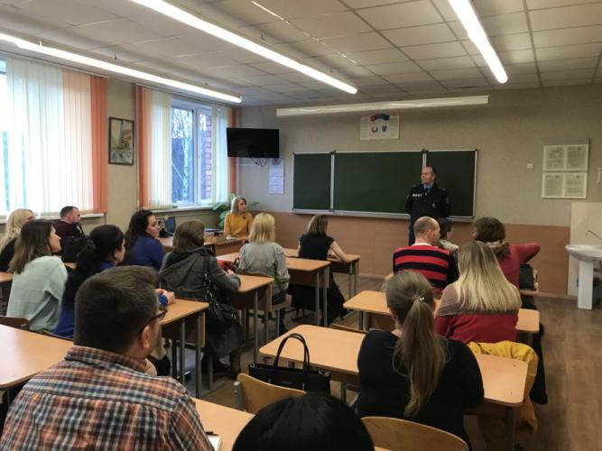 На родительские собрания в столичные школы ходят сотрудники ГАИ.