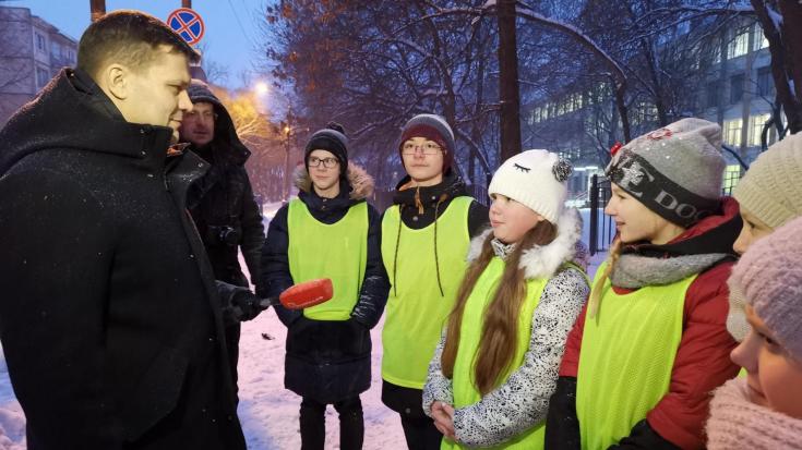 Мэр Вологды дал старт акции «Будь в тренде!», призывающей вологжан носить светоотражатели