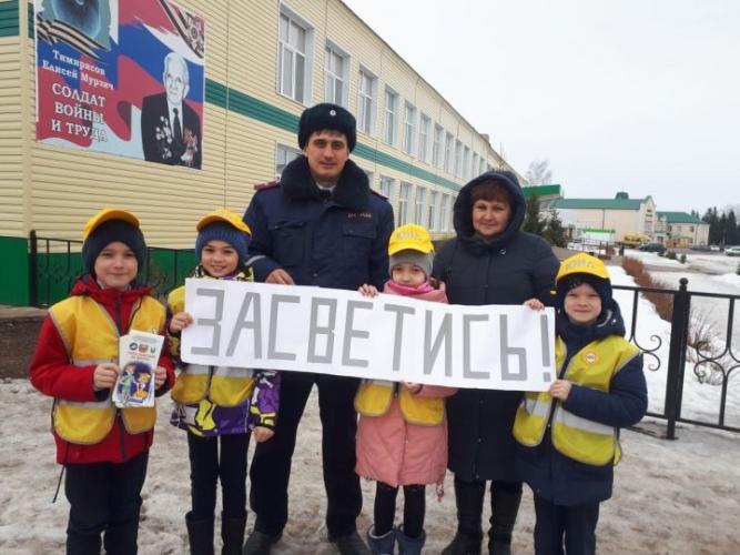 Аксубаевские ЮИДовцы помогают госавтоинпекторам на дороге