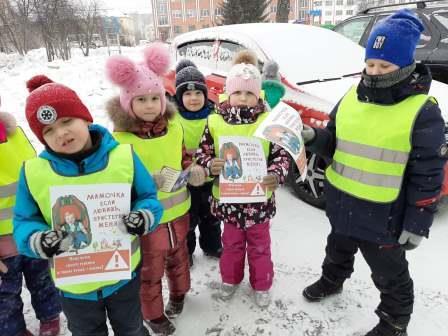 В Красноярском крае ЮИДовцы при поддержке госавтоинспекторов решили привлечь внимание взрослых к проблеме безопасности детей – пассажиров