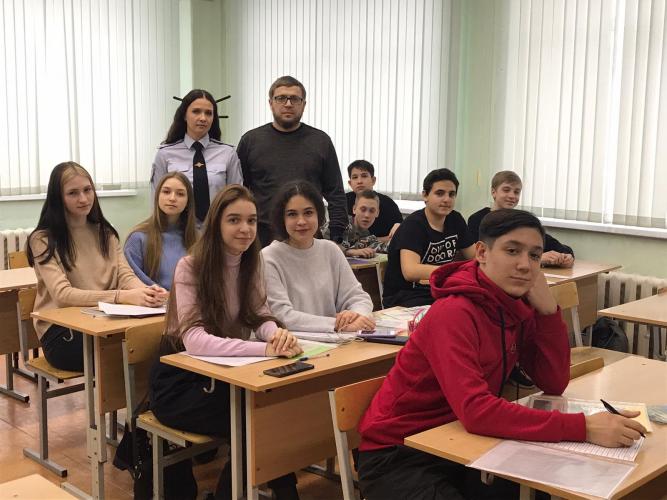 Новоуренгойские инспекторы ГИБДД провели профилактические беседы с начинающими водителями