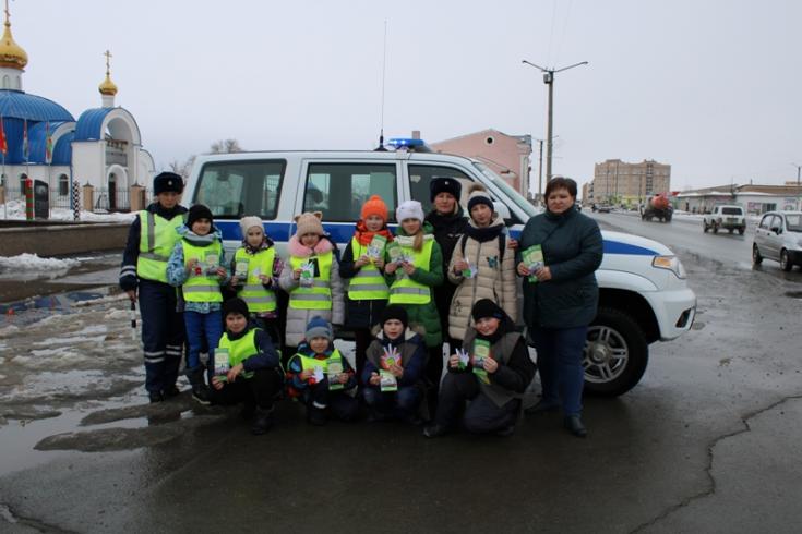 Сотрудники ГИБДД отделов МВД по Октябрьскому и Еткульскому районам организовали профилактические акции