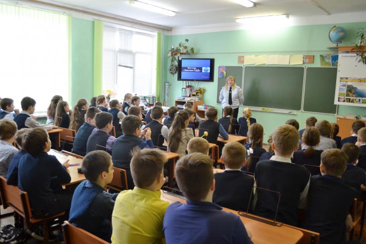 В городе Моршанске автоинспекторы повторили с учащимися школы №2 правила безопасного поведения на проезжей части