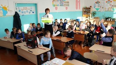 В НОВОСИБИРСКОЙ ОБЛАСТИ АВТОИНСПЕКТОРЫ И УЧАСТНИКИ ОТРЯДОВ ЮИД ПРОВОДЯТ КОМПЛЕКС ПРОФИЛАКТИЧЕСКИХ МЕРОПРИЯТИЙ «ВЕСЕННИЕ КАНИКУЛЫ»