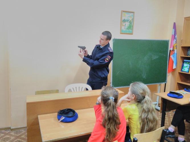 Сотрудники полиции встретились с кадетами из 51 калужской школы