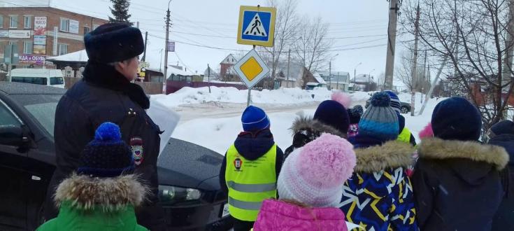 В Новосибирской области сотрудники Госавтоинспекции проводят уроки безопасности для дошкольников