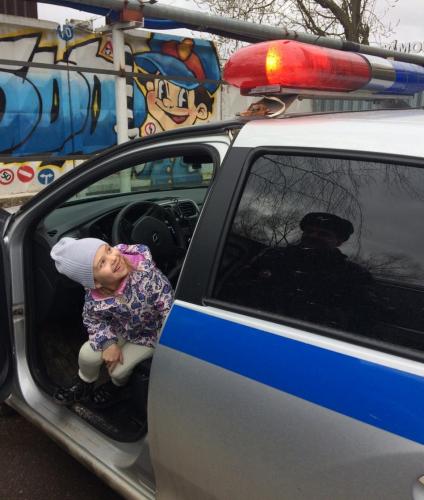 «Хочу стать полицейским!» – с таких слов началась встреча автоинспекторов с воспитанницей детского сада