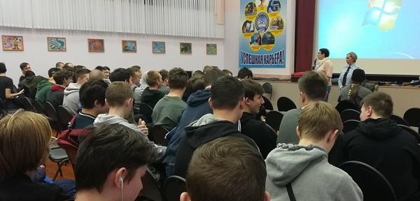 В столице Республике Коми сотрудники Управления ГИБДД провели «Краш-курс» студентам техникума