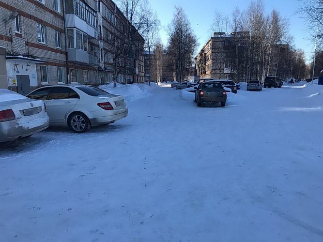 Госавтоинспекция Томской области призывает участников дорожного движения быть внимательными и осторожными во дворах, жилых зонах и на прилегающих территориях
