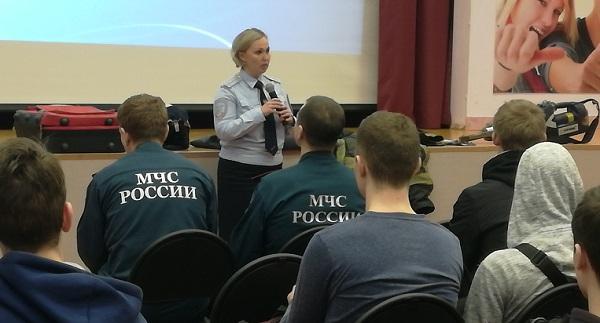 В столице Республике Коми сотрудники Управления ГИБДД провели «Краш-курс» студентам техникума