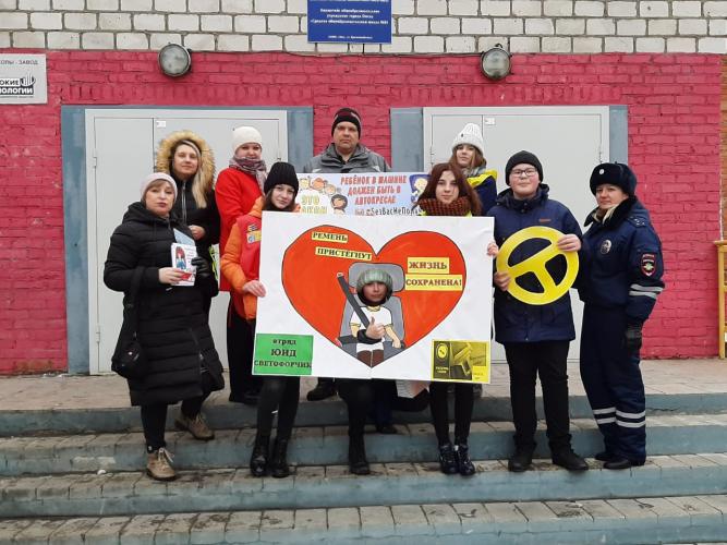 Автоинспекторы совместно с активистами родительской общественности детского сада № 396 провели акцию «Родители за безопасность детей»
