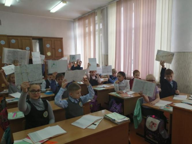 Каменская Госавтоинспеция учит школьников выбирать безопасный маршрут до дома