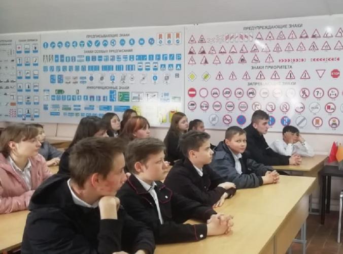 Экскурсия в автошколу для старшеклассников Краснодарского края